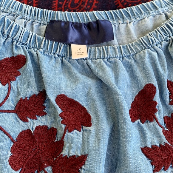 Dizzy Lizzy Denim Embroidered Peasant Top - Picture 5 of 8